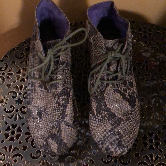 TOMS Booties - Picture 2 of 5